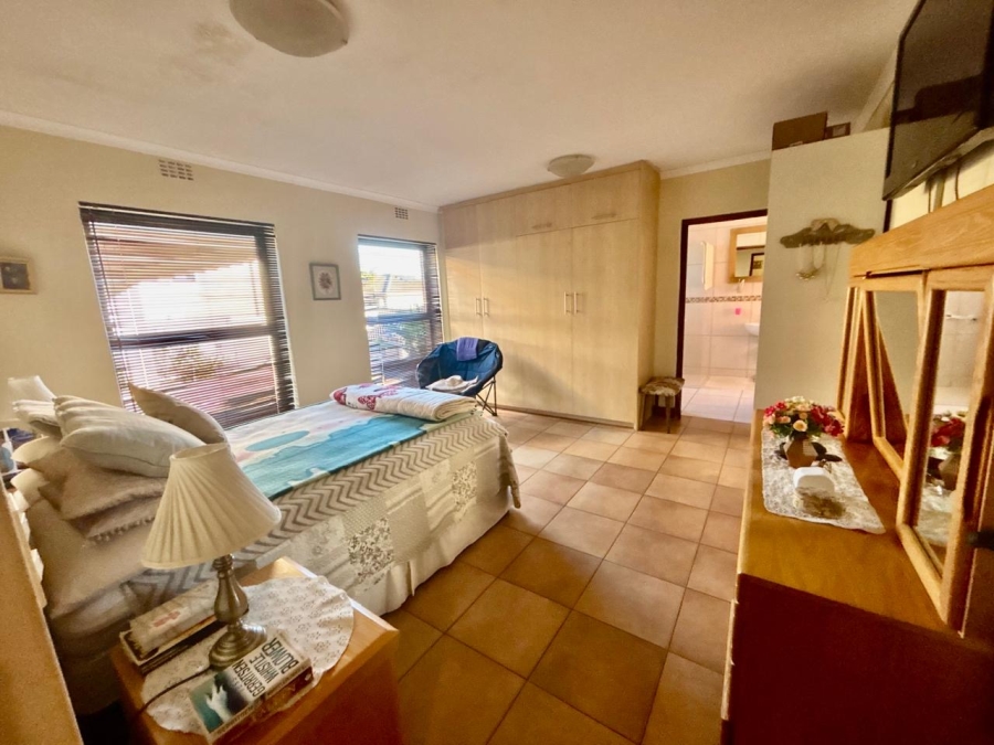 3 Bedroom Property for Sale in Eikenbosch Western Cape